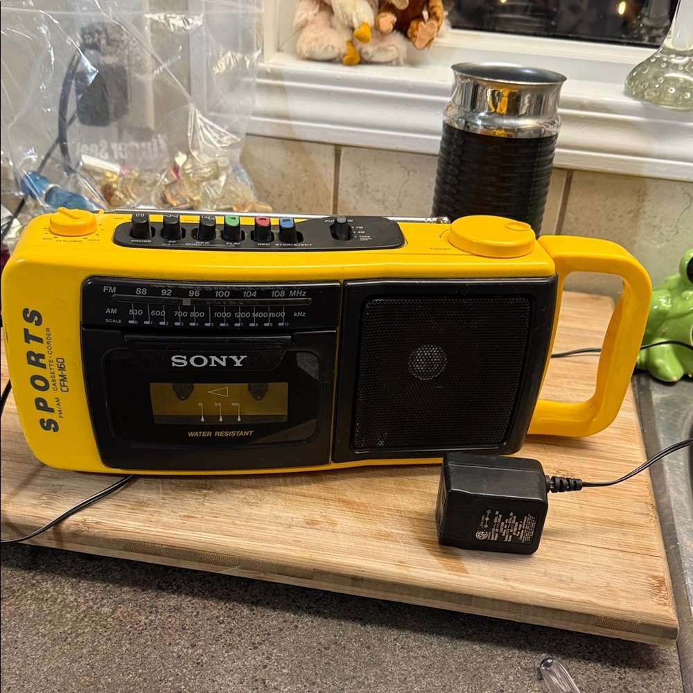 Sony Sports Portable FM-AM Cassette Boombox CFM-160 in great working condition